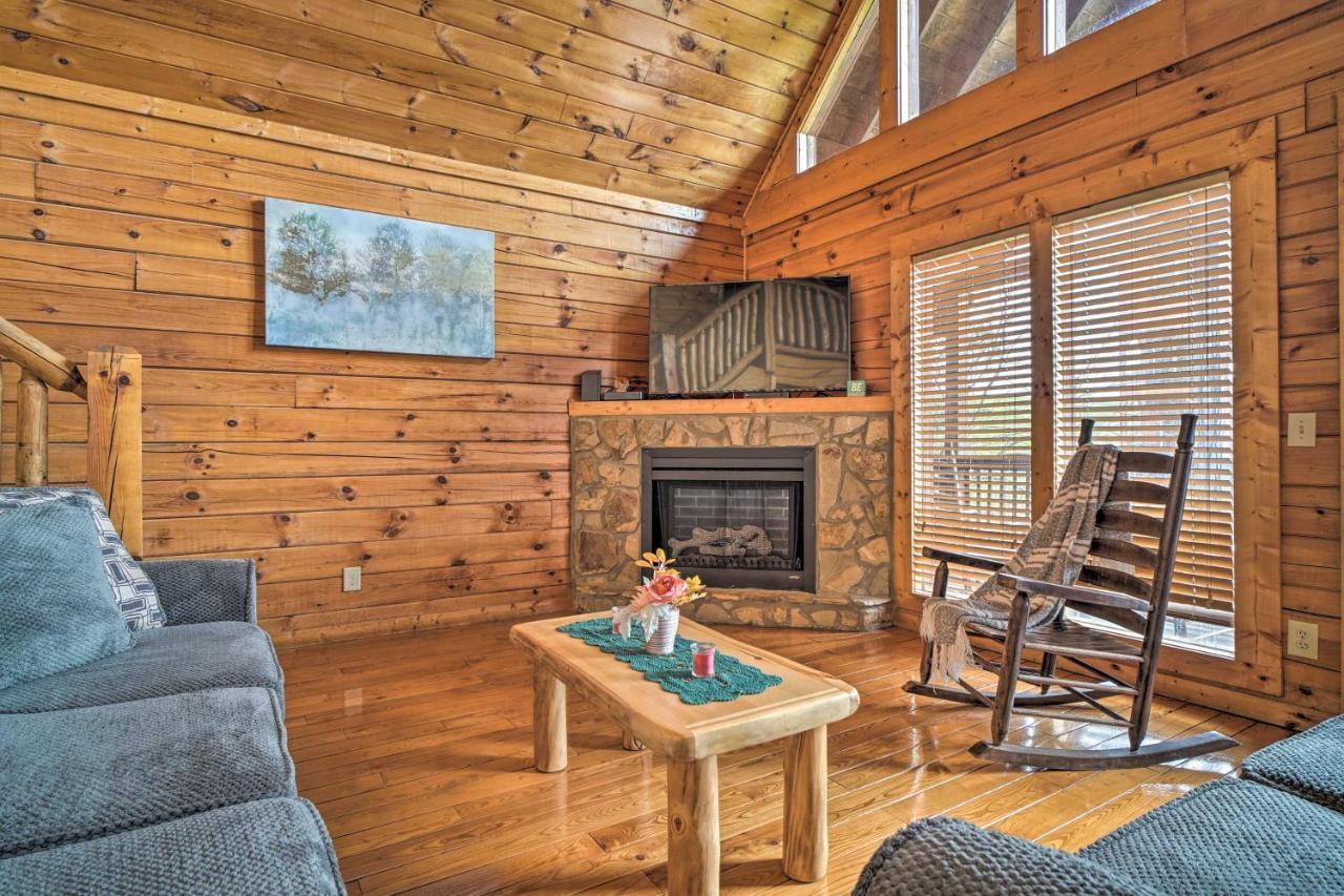 Mountain Pool Lodge Sevierville Cabin With Hot Tub Pigeon Forge Εξωτερικό φωτογραφία